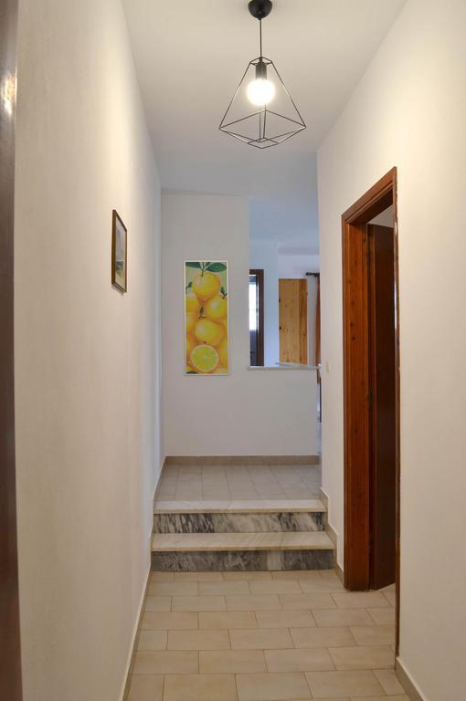 Villa Yiotevi Poros Town Buitenkant foto