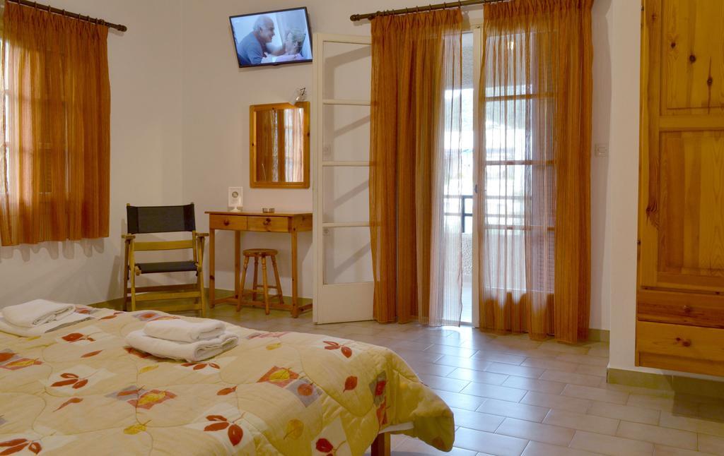 Villa Yiotevi Poros Town Buitenkant foto