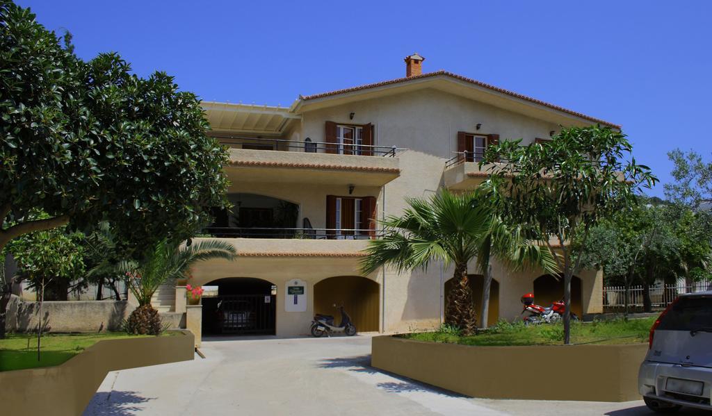 Villa Yiotevi Poros Town Buitenkant foto